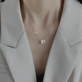 2023 Новый летний женский балансир простого дизайна Жемчужное ожерелье Ключица из титановой стали Универсальный ювелирный подарок