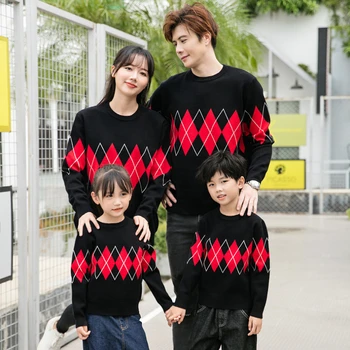 Одинаковые свитера для семьи, детские рождественские джемперы, вязаный топ для мамы и дочки, пуловеры для папы и сына, осенняя одежда для родителей и детей
